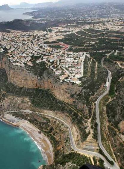 Costa de Benitatxell, Alicante, donde hay una playa artificial y un puerto deportivo proyectado.