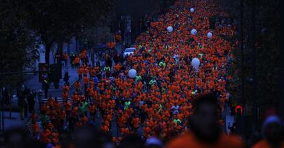 Miles de participantes de la carrera. 