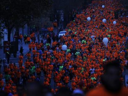 Miles de participantes de la carrera. 