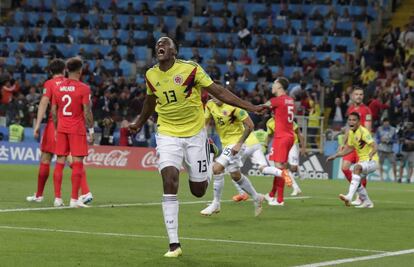 Yerry Mina celebra tras anotar para Colombia el gol del empate ante Inglaterra.