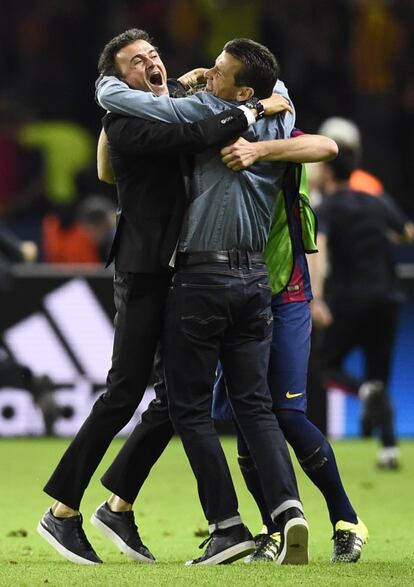 Luis Enrique celebra con Unzué el título.