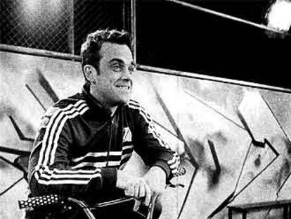 El inglés Robbie Williams estrena disco en octubre.