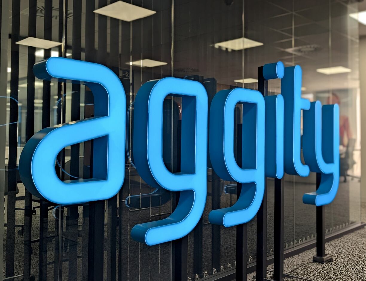 La tecnológica española Aggity compra Bluenest a Globalvia y entra en el negocio de defensa