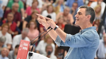 El presidente del Gobierno, Pedro Sánchez, en un acto de precampaña en Murcia el 6 de mayo.