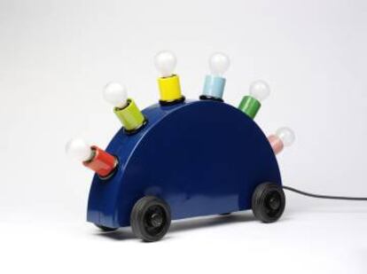Super Lamp, de Martine Bedin, diseñada en 1972 y producida en 1981 para la primera exposición del colectivo de diseñadores. |