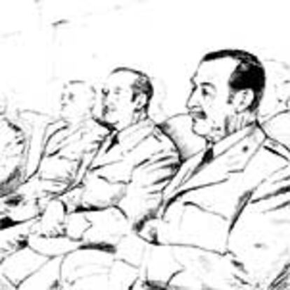En el dibujo se reproduce la colocaión en la sala de los procesados en el juicio del 23-F, aparece en primer término el teniente general Jaime Milans del Bosch, seguido de los generales de división Alfónso Armada y Luis Torres Rojas