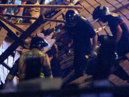 More than 300 people were injured on Sunday, five seriously, when a boardwalk gave way