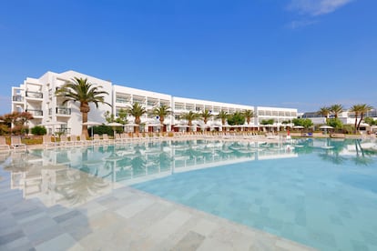 Piscina del Grand Palladium Select Ibiza. CEDIDA POR LA COMPAÑÍA.