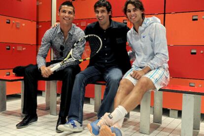 Cristiano, Raúl y Nadal, en los vestuarios de  la Caja Mágica