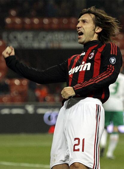 Pirlo celebra un gol en un partido de la Liga de Campeones.