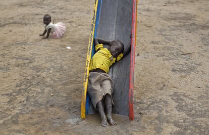 Niños refugiados de Sudán del Sur en el asentamiento de refugiados Bidi Bidi, en el norte de Uganda.