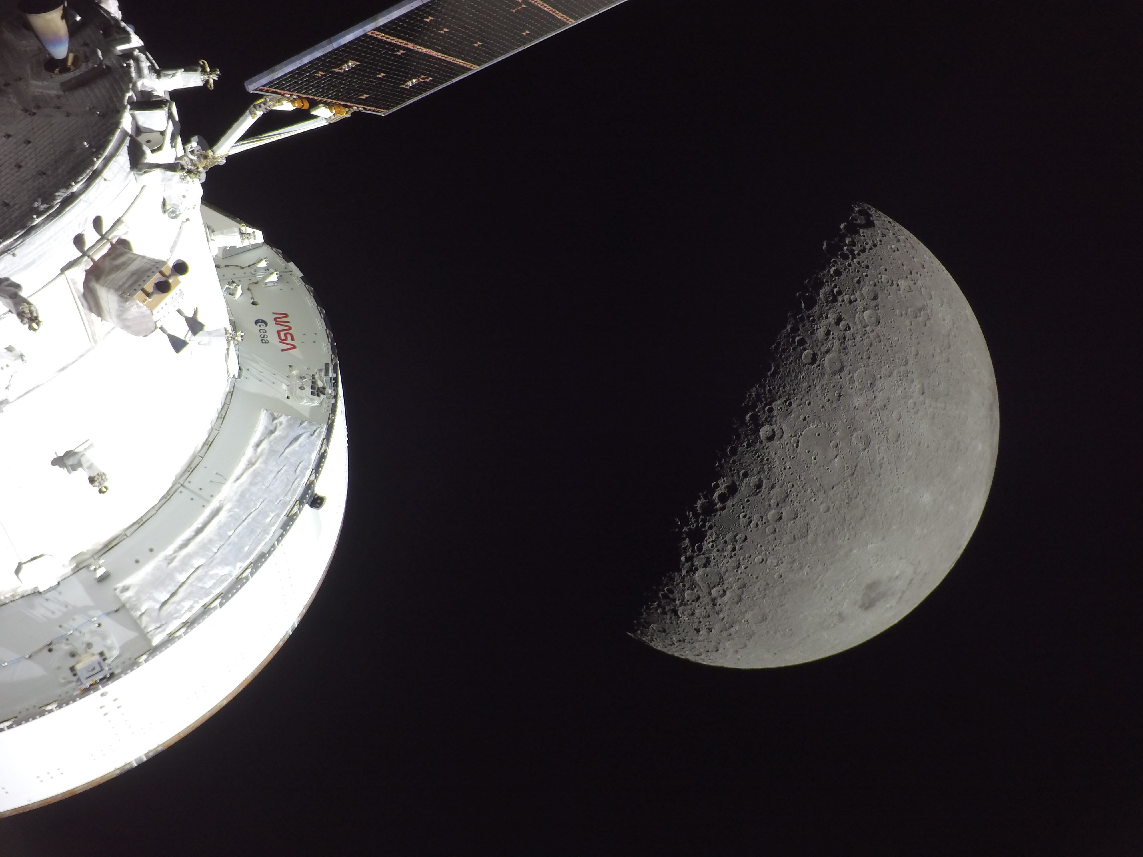 Última hora del regreso de Artemis 2, en directo | Los cuatro astronautas vuelven tras su misión de nueve días para rodear la Luna