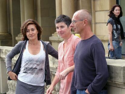 De izquierda a derecha, Eloixa Opital, Yvonne Pochelu, Thierry Malandain, ayer en San Sebastián.