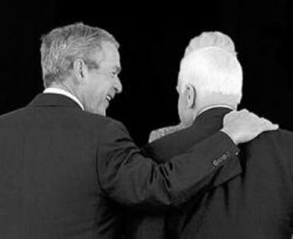 Rebajar impuestos, la receta de McCain