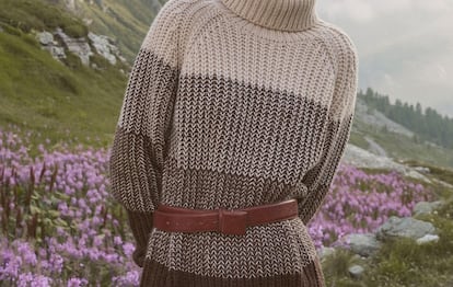 Prendas de cuello alto, redondo, oversize, ajustadas, con botones o sin ellos, de rayas o monocromáticos.