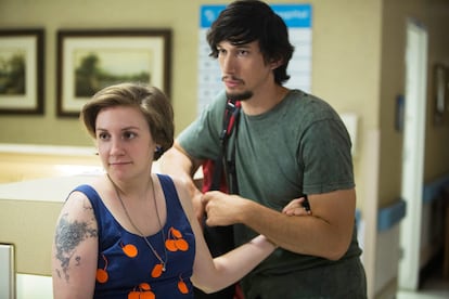 Lena Dunham y Adam Driver en un episodio de la tercera temporada de 'Girls'.