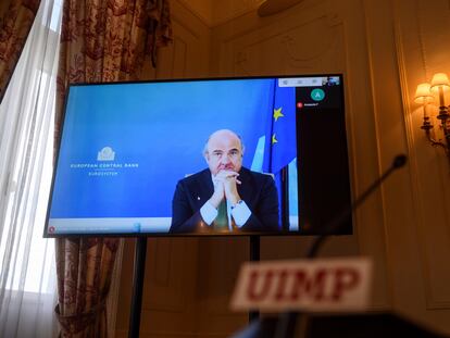 Luis de Guindos, durante su intervención en los cursos de verano de la Universidad Internacional Menéndez Pelayo.