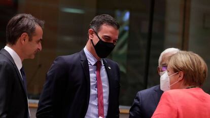 (l-r) Greek PM Kyriakos Mitsotakis, Spanish PM Pedro Sánchez, Portuguese PM Antonio Costa and German Chancellor Angela Merkel.