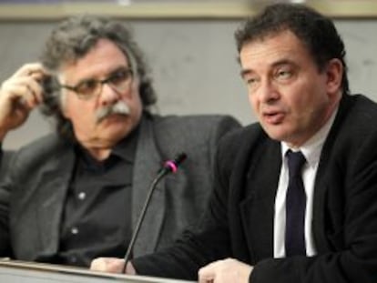 Bosch (dcha), junto a Tardà, durante una rueda de prensa este miércoles en el Congreso.