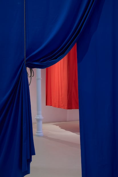 Vista de la exposición de Ulla von Brandenburg en el Palacio de Velázquez.