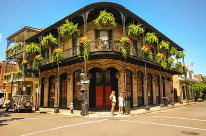 Para celebrar 300 años de rica historia, diversidad, tradiciones culturales y capacidad de recuperación, la ciudad de <a href="http://www.neworleansonline.com/" rel=”nofollow” target="_blank">Nueva Orleans</a> celebrará 2018 por todo lo alto. Se llevarán a cabo una variedad de eventos especiales, <b>conciertos, fuegos artificiales y la finalización de grandes proyectos de infraestructura</b> que incluyen un nuevo aeropuerto, la reurbanización de su legendaria ribera y la creación de un corredor médico del siglo XXI. Durante los últimos 300 años, esta ciudad portuaria ha recibido personas de todo el mundo en busca de nuevas vidas y perspectivas. La influencia francesa es prominente desde la fundación de la ciudad en 1718 hasta la actualidad. También hay una fuerte herencia cultural española debido al dominio español de la ciudad en el siglo XVIII. Además, en todo el sur de Estados Unidos, <b>se conmemoran los 50 años desde que Martin Luther King Jr fue asesinado en Memphis</b>, y el aniversario ha impulsado la apertura de varios lugares de interés centrados en los derechos civiles en el sur de los Estados Unidos. Principalmente es el Memorial a la Paz y la Justicia en Montgomery, Alabama, una deslumbrante estructura de columnas suspendidas que rinde homenaje a las 4000 víctimas de linchamiento documentadas de la nación. El lugar de nacimiento de King en Atlanta está siendo restaurado para los visitantes, y el motel donde fue asesinado, ahora transformado en el Museo Nacional de Derechos Civiles, está celebrando un año de conciertos de poesía, conciertos y otros eventos especiales.