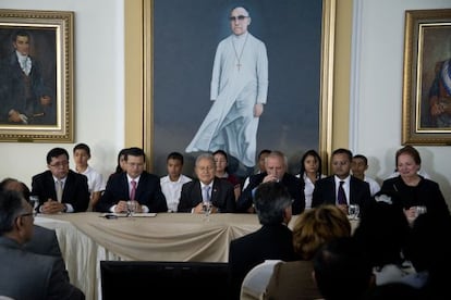 Mesa de Casa Presidencial durante la firma del acuerdo Fomilenio II