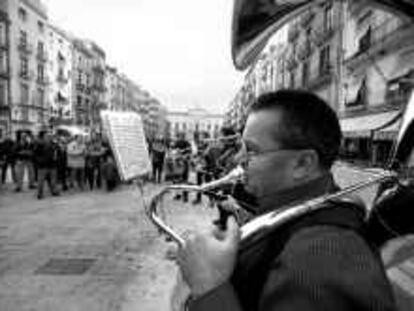 b sin nº (8/abr/00) -recibida por email- Festival Dixsieland en las calles de Tarragona. -foto: JOSE LUIS SELLART SANJUAN.