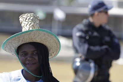 Neste ano, as mulheres marcharam com o lema: “Por um Brasil com soberania popular, democracia, justiça, igualdade e sem violência”.