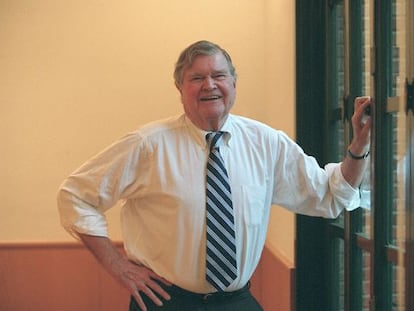 El historiador estadounidense Paul Fussell, en una foto de 2003.