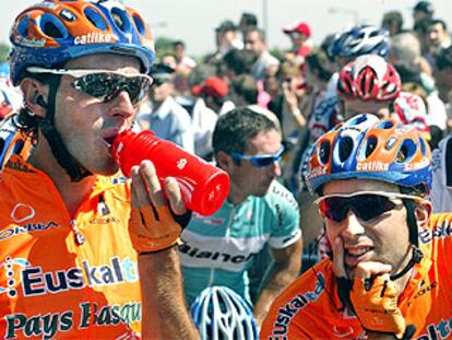 Iban Mayo y Haimar Zubeldia en una etapa del Tour de este año.
