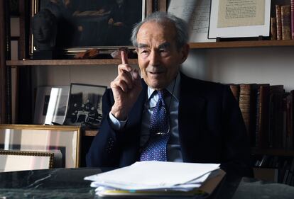Badinter, durante la entrevista a los periodistas de LENA.