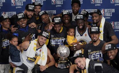 Los Warriors, con el título de campeones del Oeste.