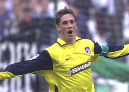 Fernando Torres celebra su primer gol al Betis.