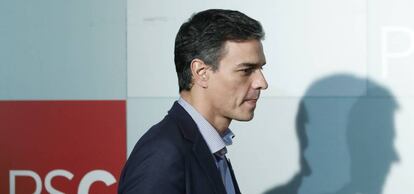 El secretario general del PSOE, Pedro Sánchez, tras asistir a la reunión extraordinaria de la ejecutiva de los socialistas catalanes.
