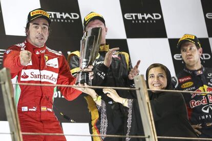 Fernando Alonso celebra su segundo puesto.