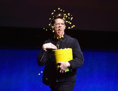 Jim Carrey bromea en el escenario de la CinemaCon de abril de 2019 en Las Vegas.