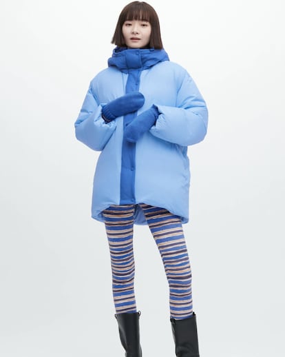 Marni x Uniqlo. La colaboración para este invierno entre la firma italiana y el gigante japonés de streetwear ha tenido al color (como cabía esperar) de protagonista. Este abrigo oversize de plumas, disponible en dos juegos de colores y con capucha que calienta con solo mirarlo, es un ejemplo.