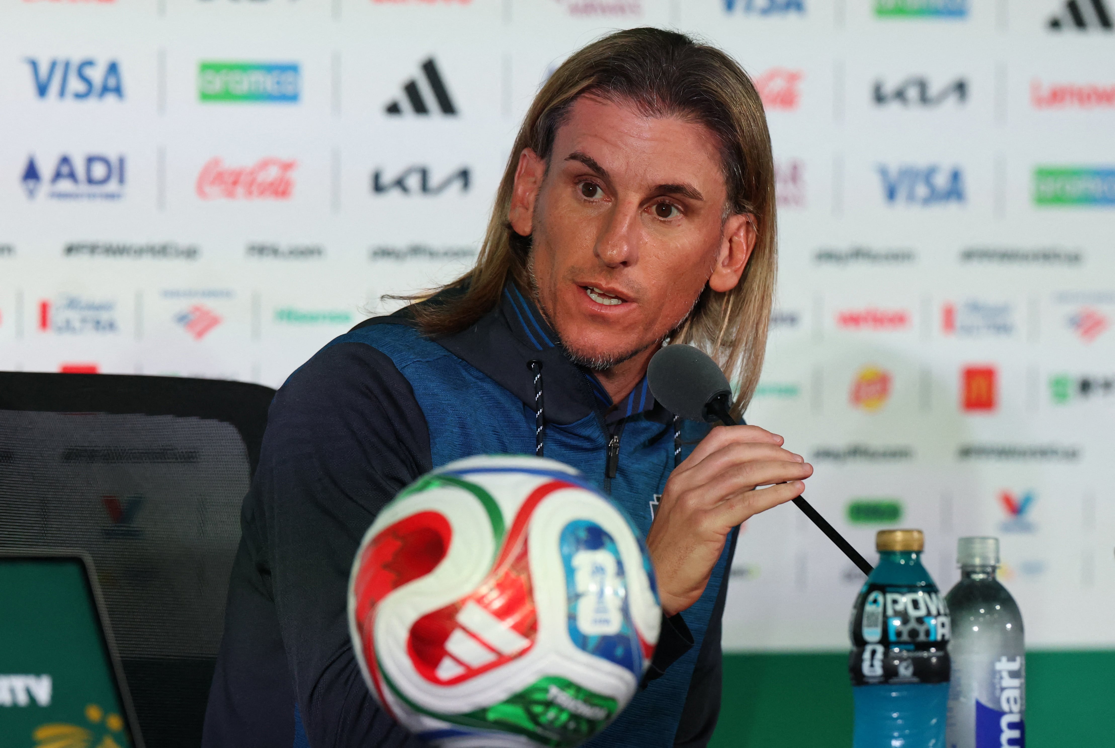 La Federación Ecuatoriana de Fútbol presenta una queja ante la FIFA por la ‘serenata’ de los aficionados mexicanos