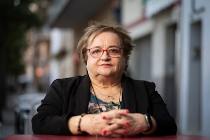 Ana Surra, activista de origen uruguayo y exparlamentaria de ERC, en el distrito de Nou Barris de Barcelona.