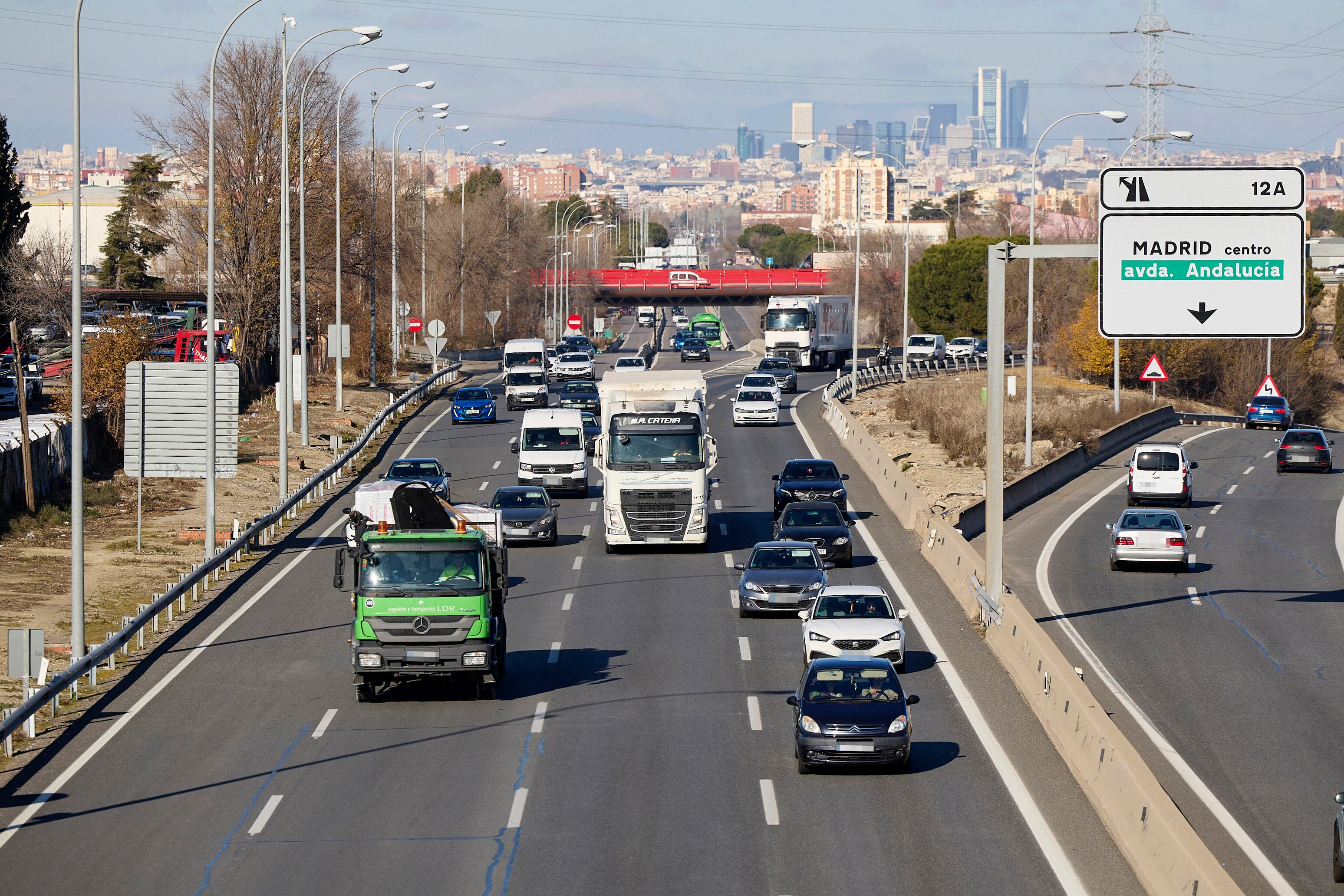 Los transportistas advierten de que las carreteras sufren un déficit de mantenimiento como el del tren