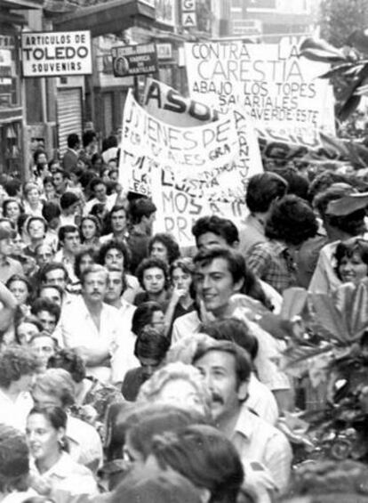 Manifestación contra la carestía de la vida en la calle de Preciados, en 1976.