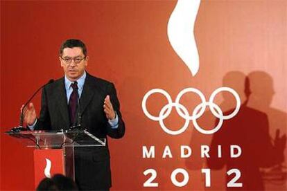 El alcalde de Madrid, Alberto Ruiz-Gallardón, ayer durante la presentación de la campaña de promoción de Madrid 2012.