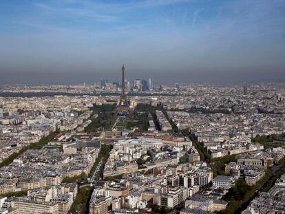 Vista aérea de París, una de las cinco grandes ciudades que quieren prohibir los pesticidas 