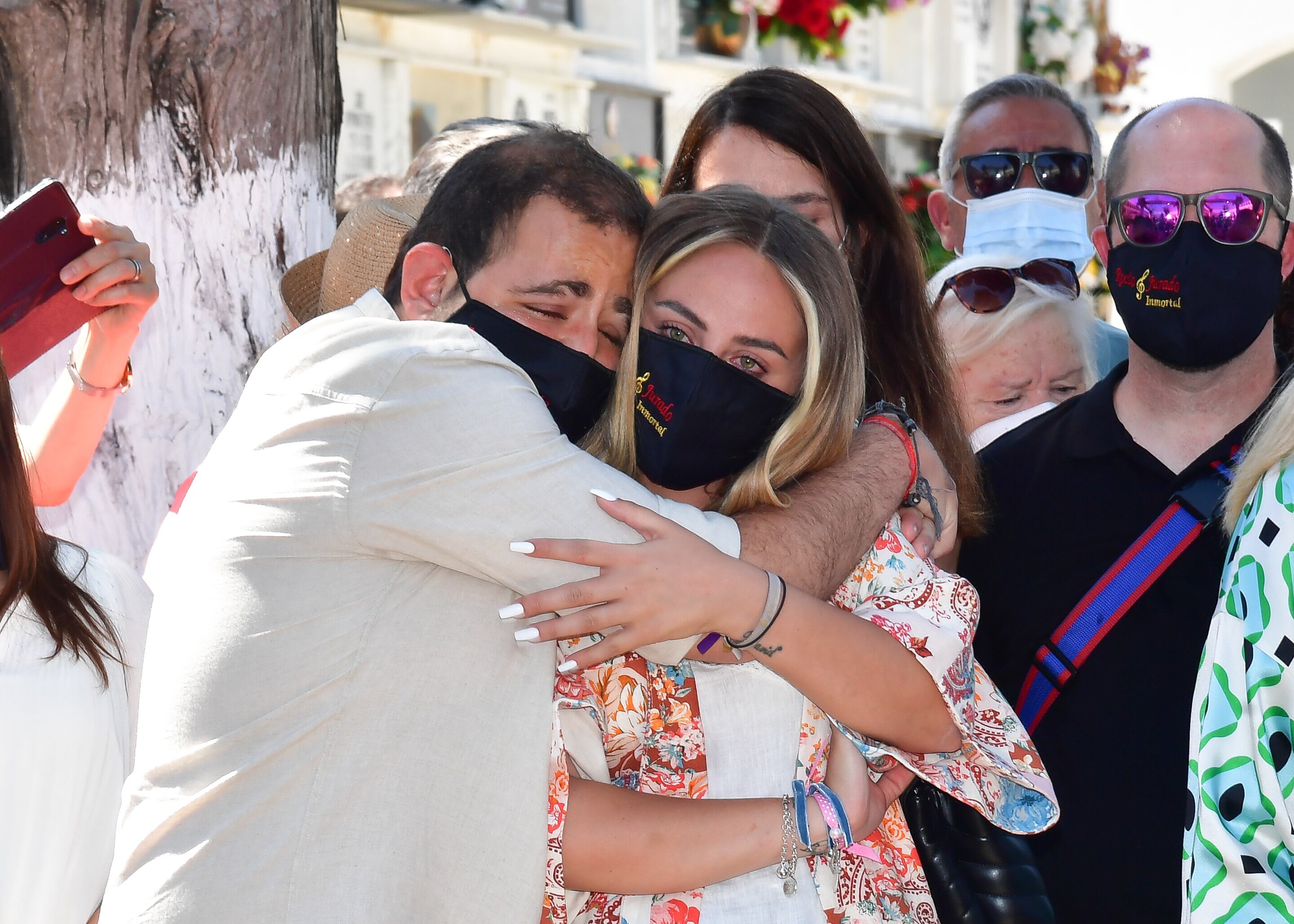 Rocío Flores Carrasco y David Flores Carrasco durante el 15 aniversario por el fallecimiento de Rocío Jurado en Chipiona, Cadiz