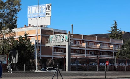 La fachada del club de alterne Flower's, junto a la autovía A-6, a la altura de Las Rozas, en una imagen tomada este diciembre.