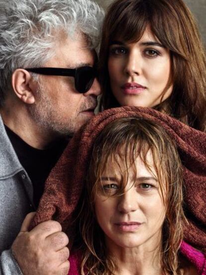 Almodóvar with actresses Adriana Ugarte (top) and Emma Suárez.