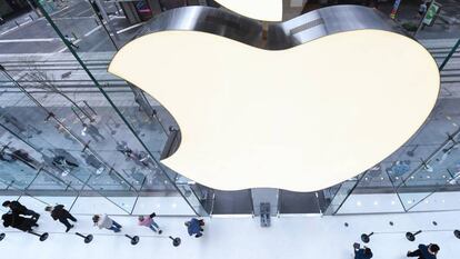 Fila de clientes para comprar los nuevos productos de Apple, en Sídney (Australia), en septiembre.