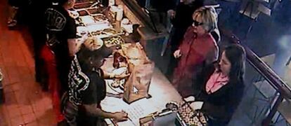 La imagen difundida de Hillary Clinton comprando un burrito.