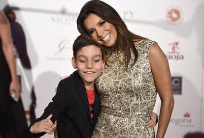 Adrián Martin con la actriz Eva Longoria en la Global Gift Gala en Madrid el pasado abril.