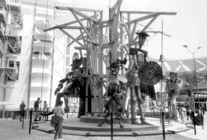 Estatuas de Don Quijote y Sancho Panza en el pabellón de Alemania.